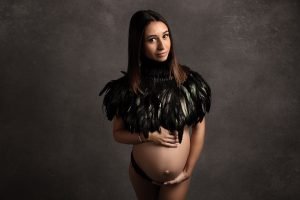 femme enceinte plume